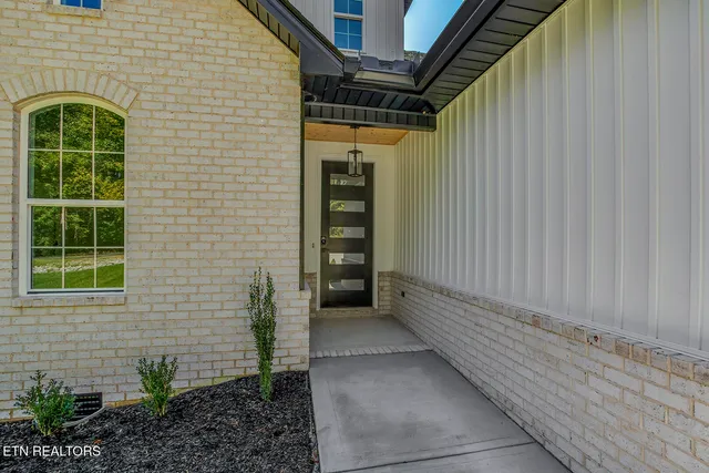 $635,000 | 108 Oostagala Drive, Loudon, TN 37774