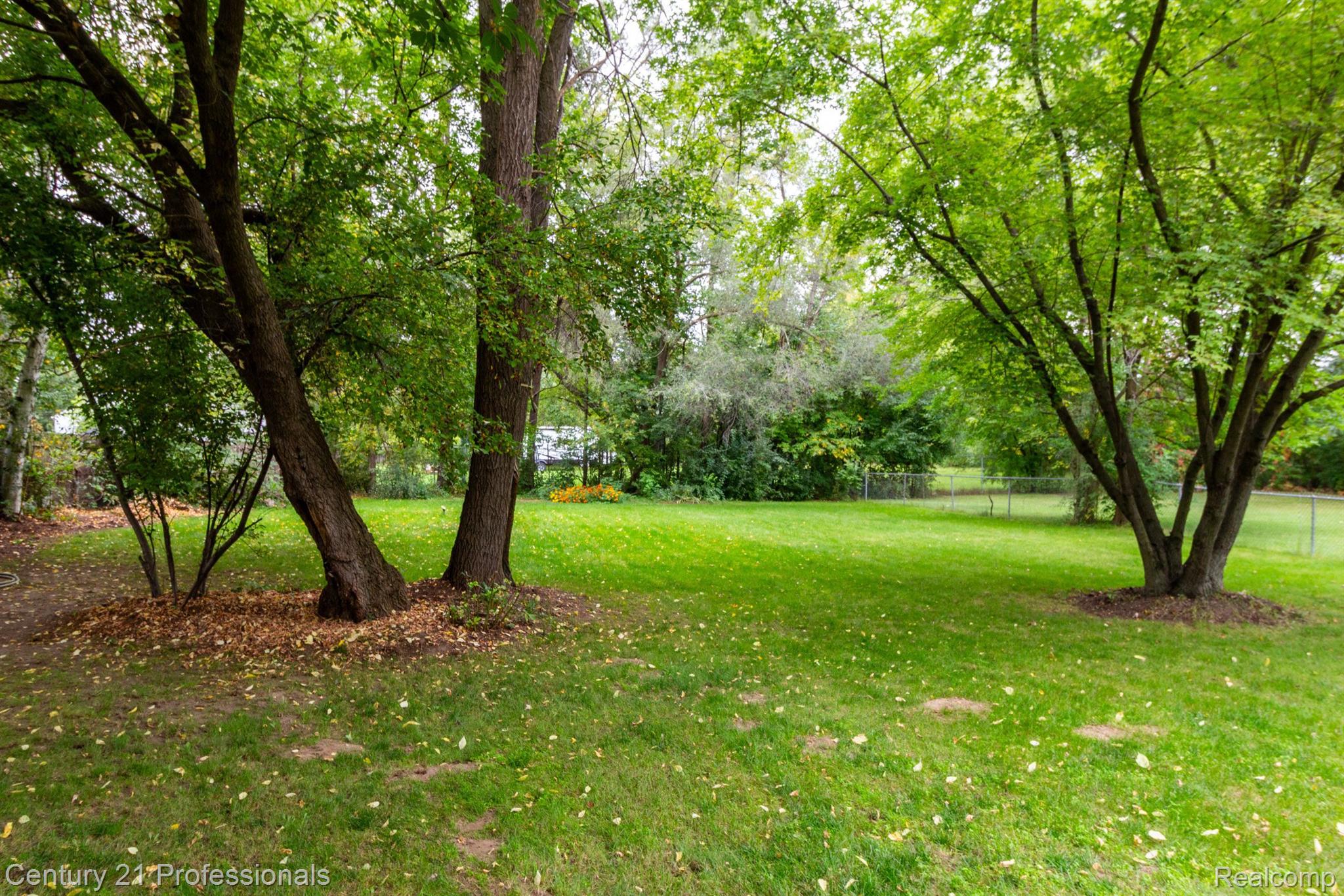 1147 East Auburn Road Rochester, MI 48307 - Photo 31 of 39 Gallery Image 31
