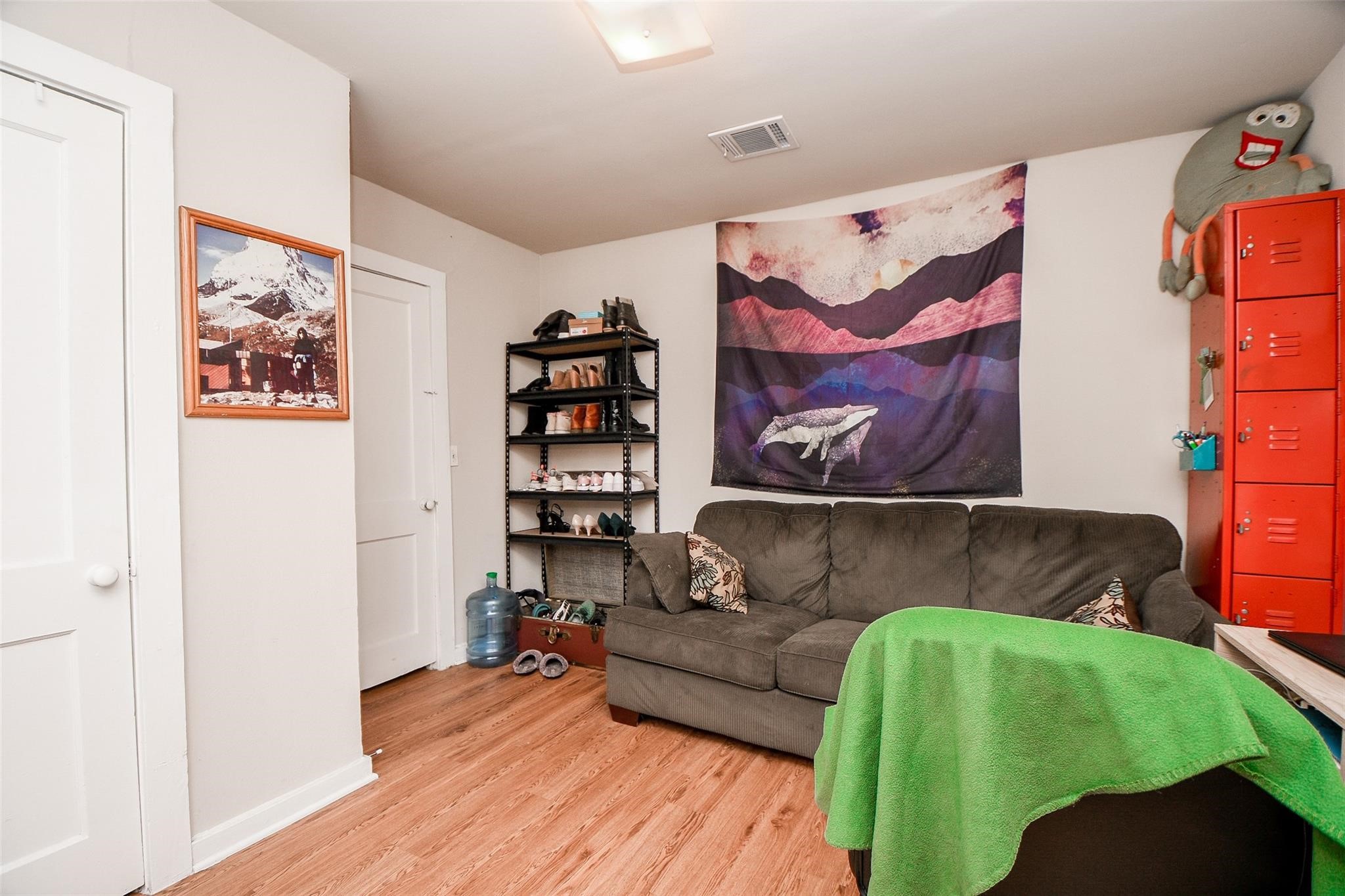 5221 Darling Street Houston, TX 77007 - Photo 13 of 22 a living room with furniture and a large window