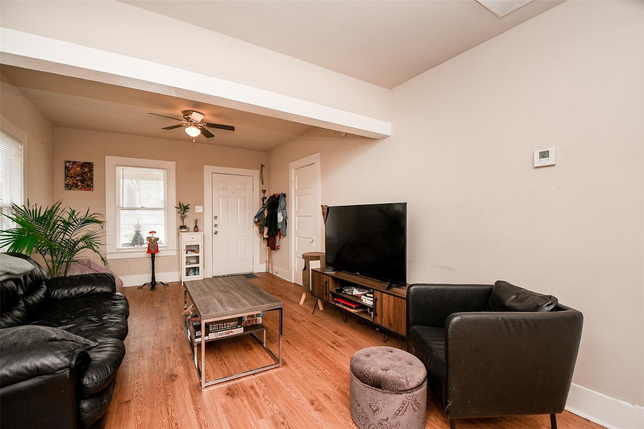 5221 Darling Street Houston, TX 77007 - Photo 3 of 22 a living room with furniture and a flat screen tv