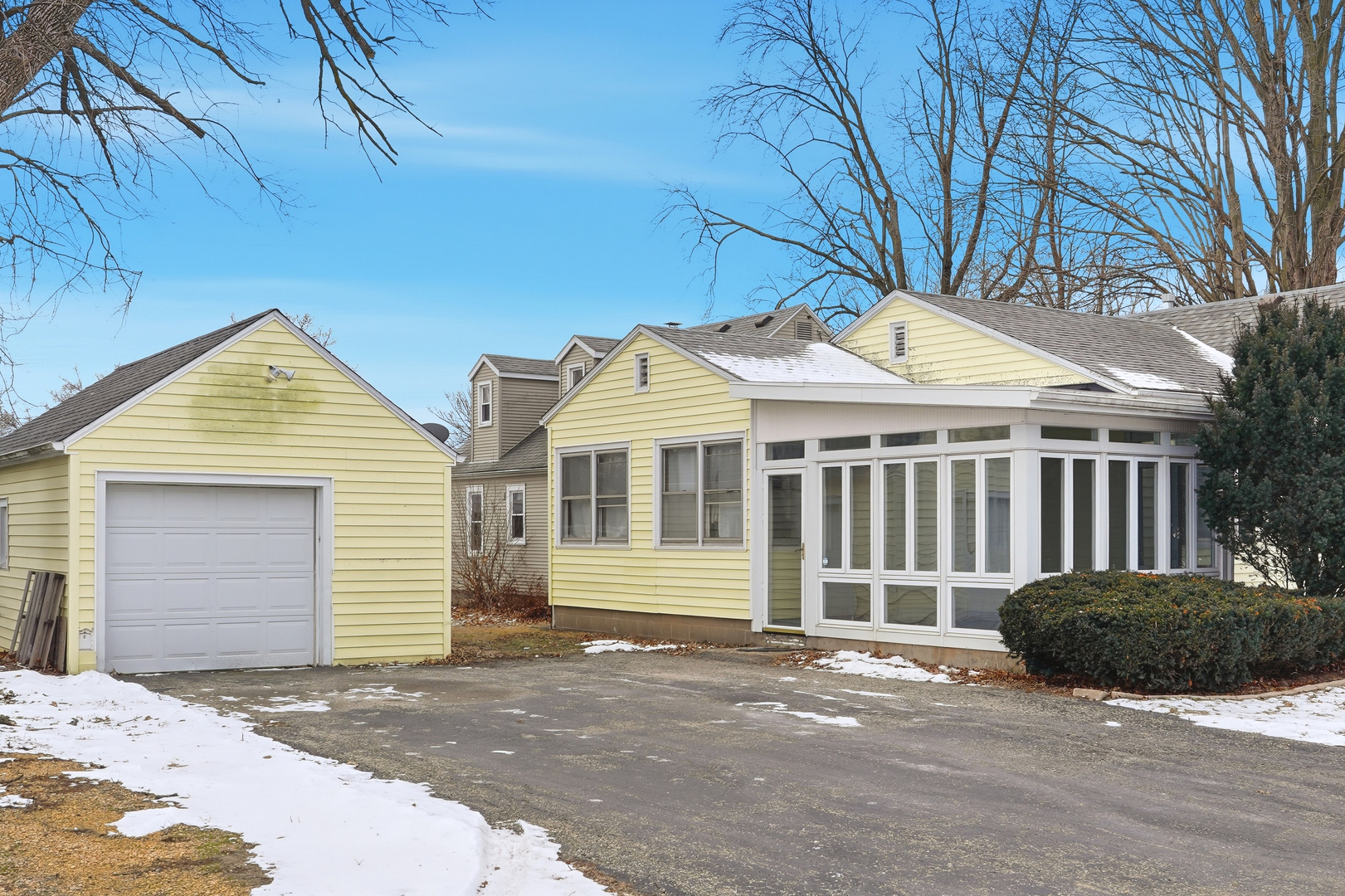 1024 Avery Avenue Dixon, IL 61021 - Photo 2 of 26