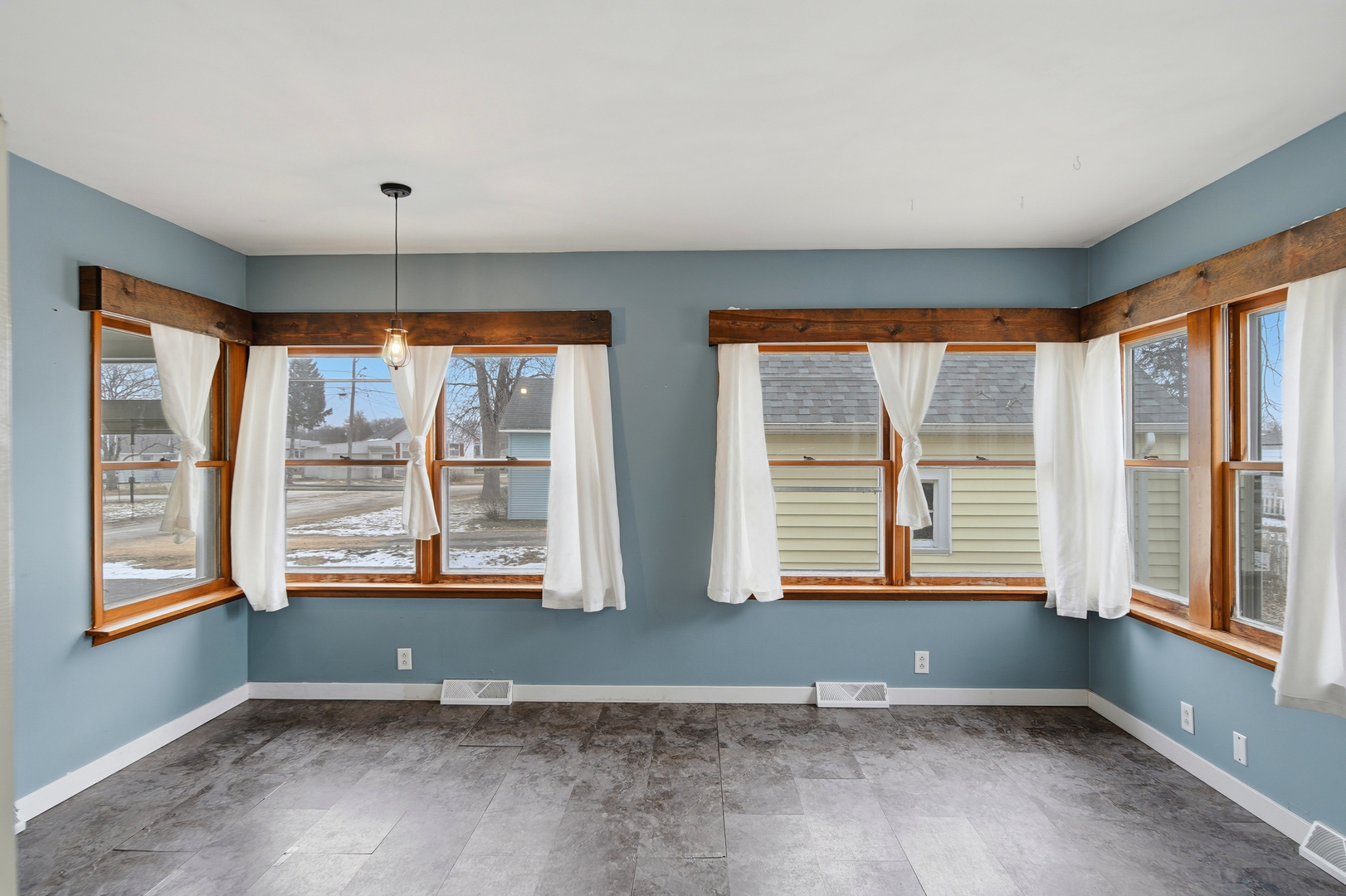 1024 Avery Avenue Dixon, IL 61021 - Photo 8 of 26