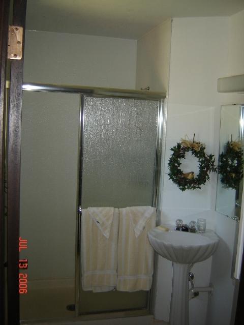1291 North Track Road Wapato, WA 98951 - Photo 8 of 18 a bathroom with a sink and mirror