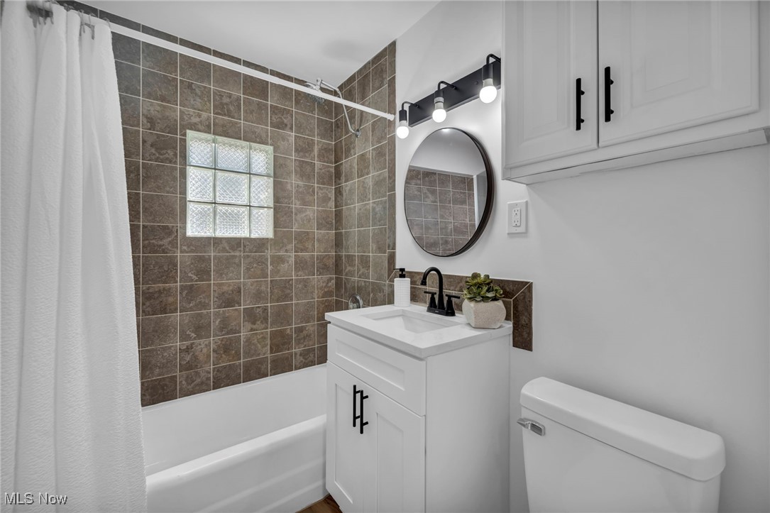 4650 Liberty Road South Euclid, OH 44121 - Photo 12 of 31 1st Floor Full Bath