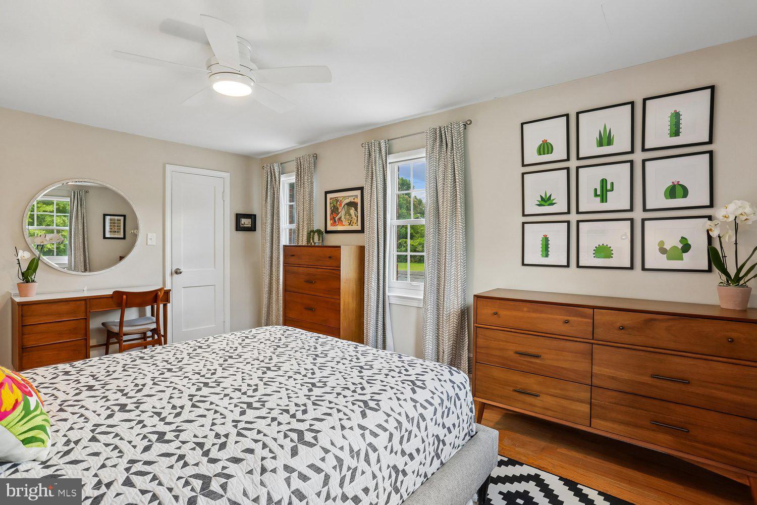 10025 Reddick Drive Silver Spring, MD 20901 - Photo 20 of 59 Primary Bedroom w/ big walk in closet!
