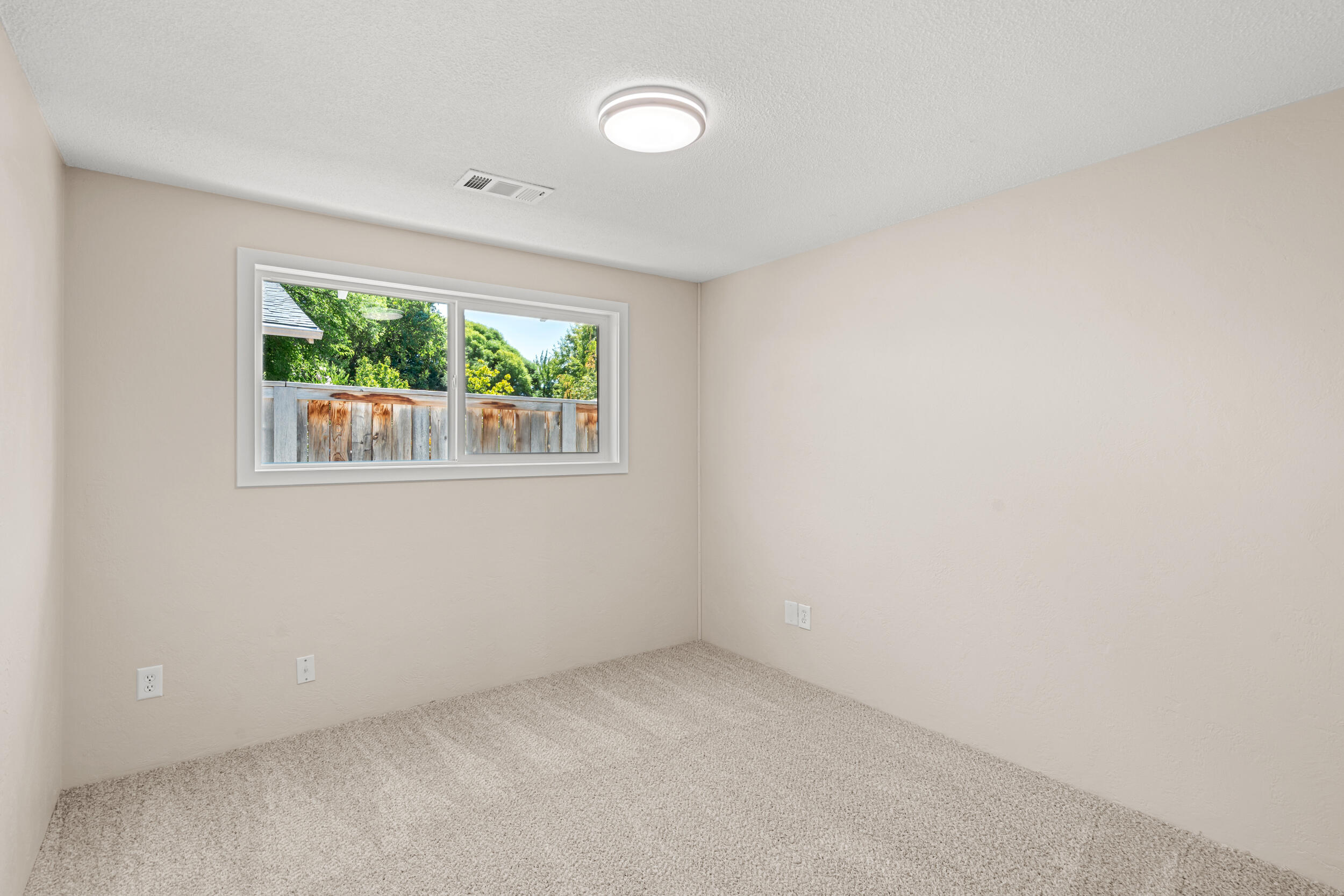 209 Donna Way Central Point, OR 97502 - Photo 21 of 28 Bedroom 2