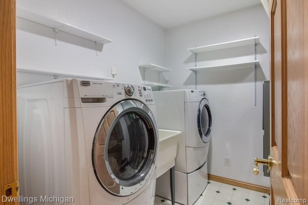 6041 Trombley Road Newport, MI 48166 - Photo 28 of 33 laundry.jpg