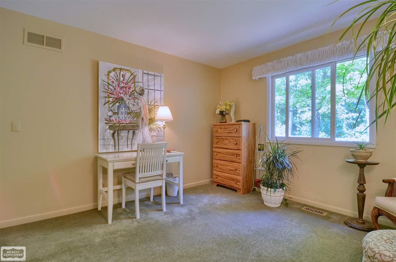 138 Regal Avenue Rochester, MI 48307 - Photo 28 of 30 31327779-27.JPG