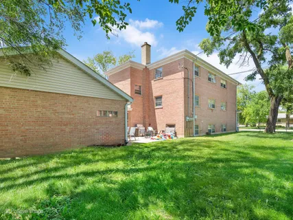a view of a back yard of the house