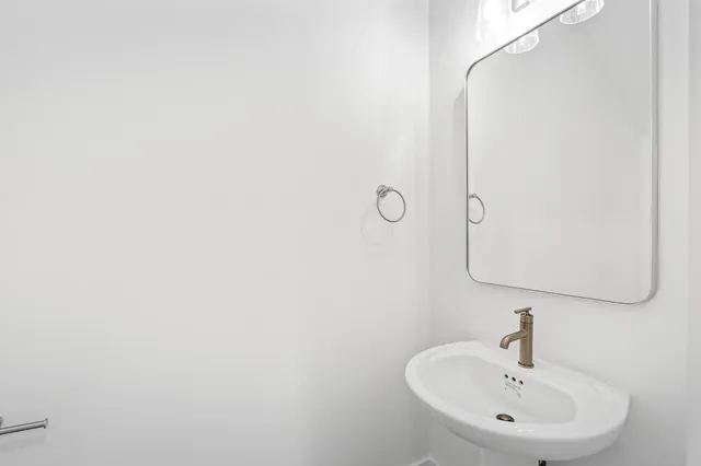 a view of a house with backyard porch and garden