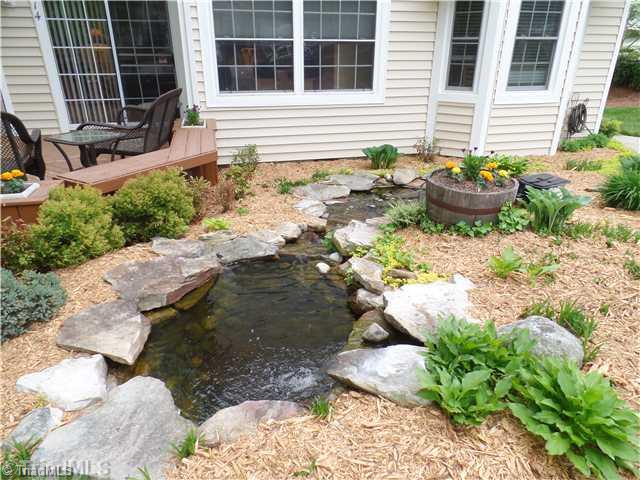 414 Shadybrook Road High Point, NC 27265 - Photo 3 of 15 Landscaping.