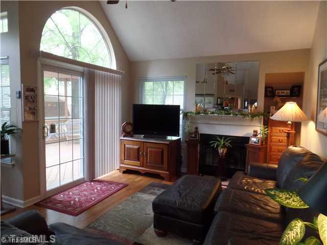 414 Shadybrook Road High Point, NC 27265 - Photo 4 of 15 Living Room.