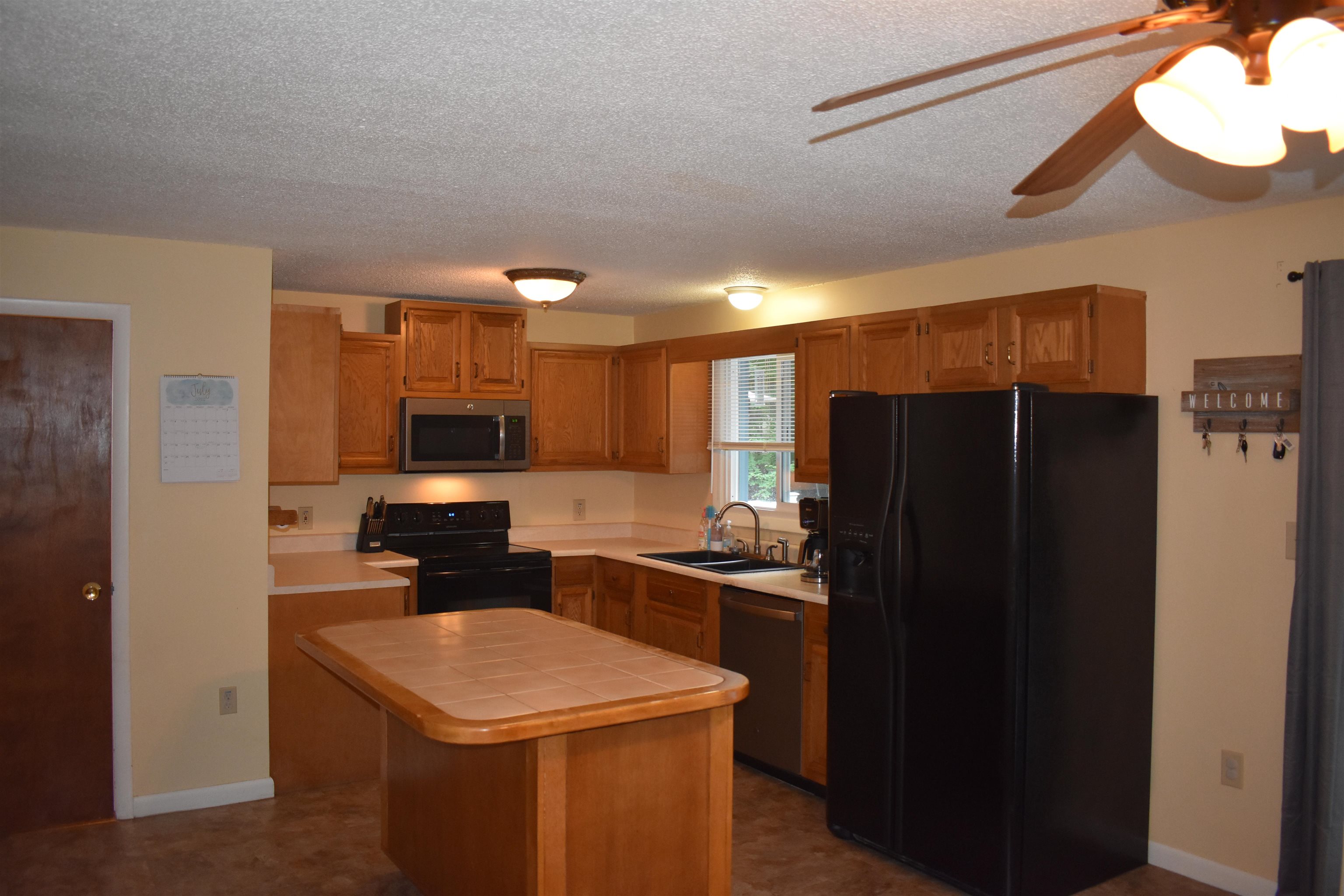 38 R Scenic Drive Derry, NH 03038 - Photo 11 of 33