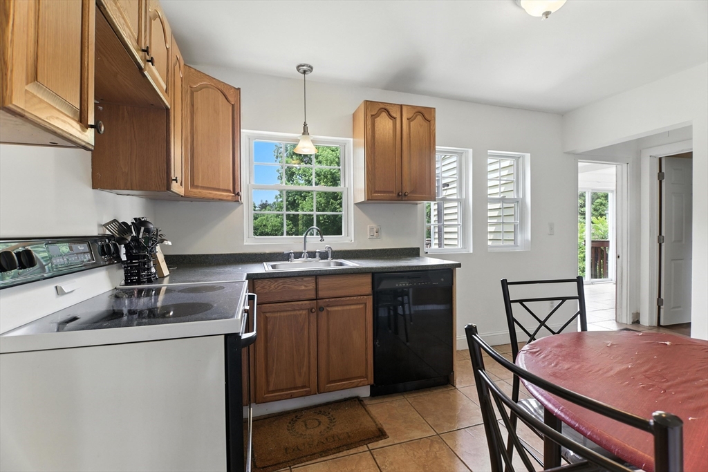 61 Manchonis Road Wilbraham, MA 01095 - Photo 4 of 28 Gallery Image 4