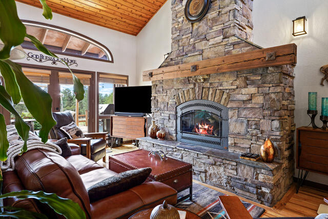 64565 McGrath Road Bend, OR 97701 - Photo 5 of 29 5th pic