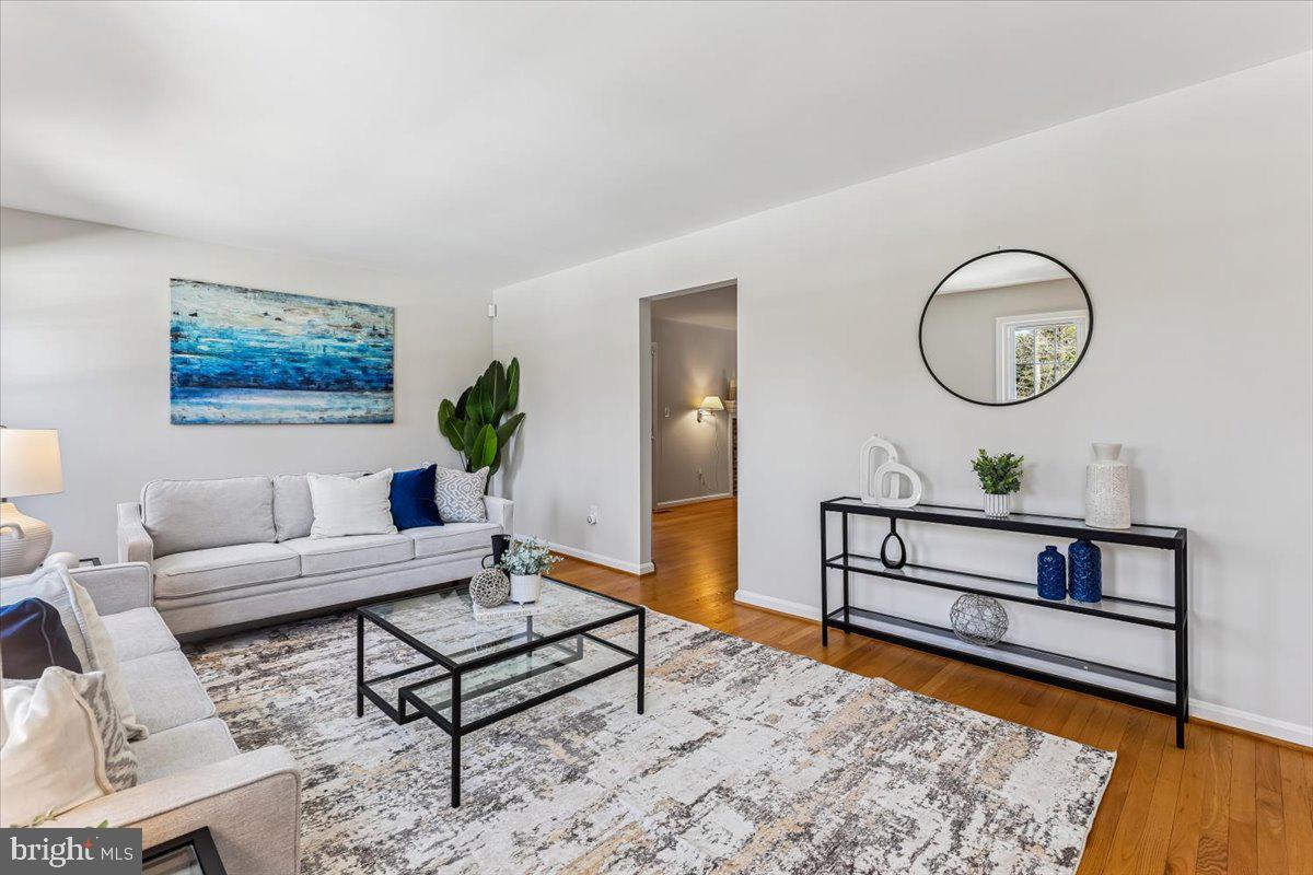 3105 Miller Heights Road Oakton, VA 22124 - Photo 6 of 60 Living room.