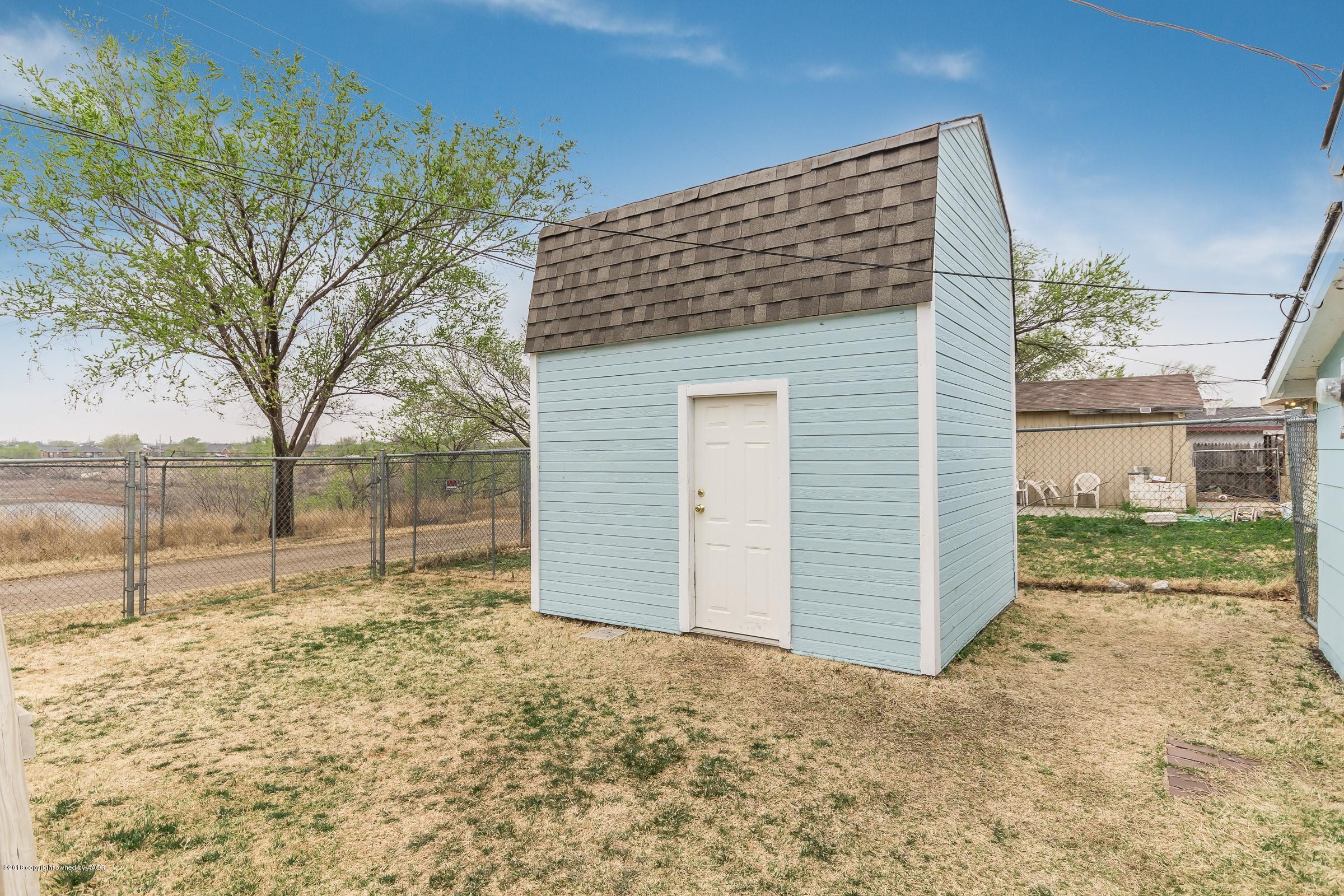1201 Southwest 48th Avenue Amarillo, TX 79110 - Photo 16 of 18 a backyard of a house