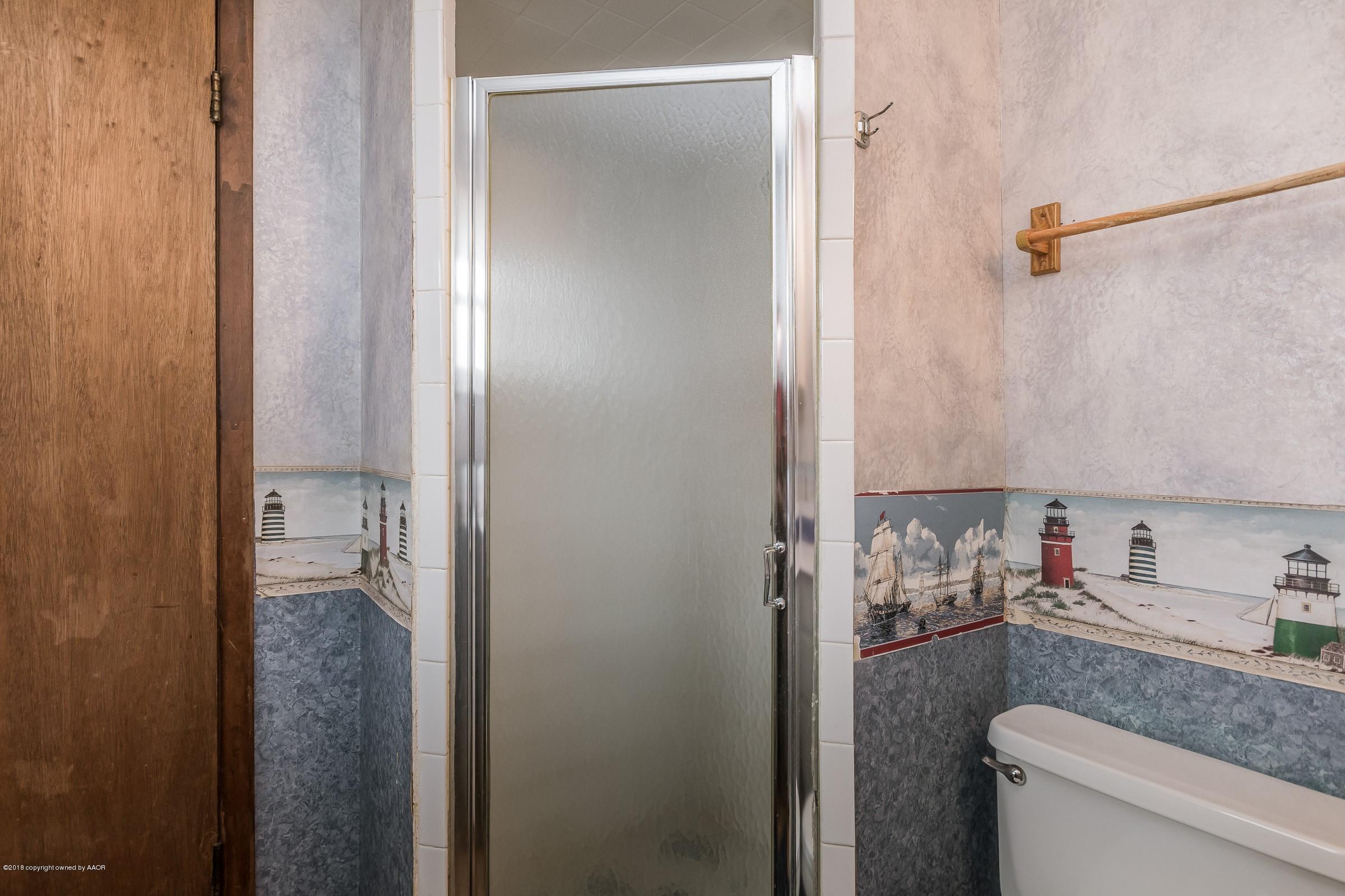 1201 Southwest 48th Avenue Amarillo, TX 79110 - Photo 10 of 18 a bathroom with a sink and toilet