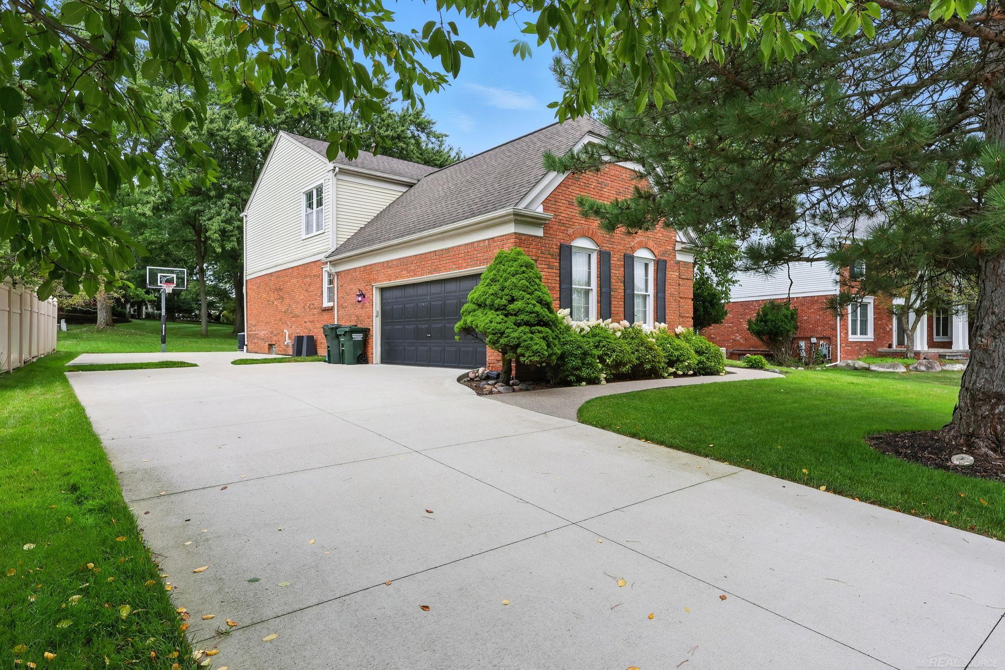 2208 Chippenham Chase Rochester Hills, MI 48306 - Photo 4 of 31