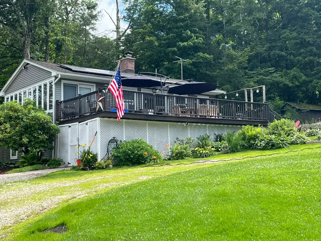 a black and white photo of a picture