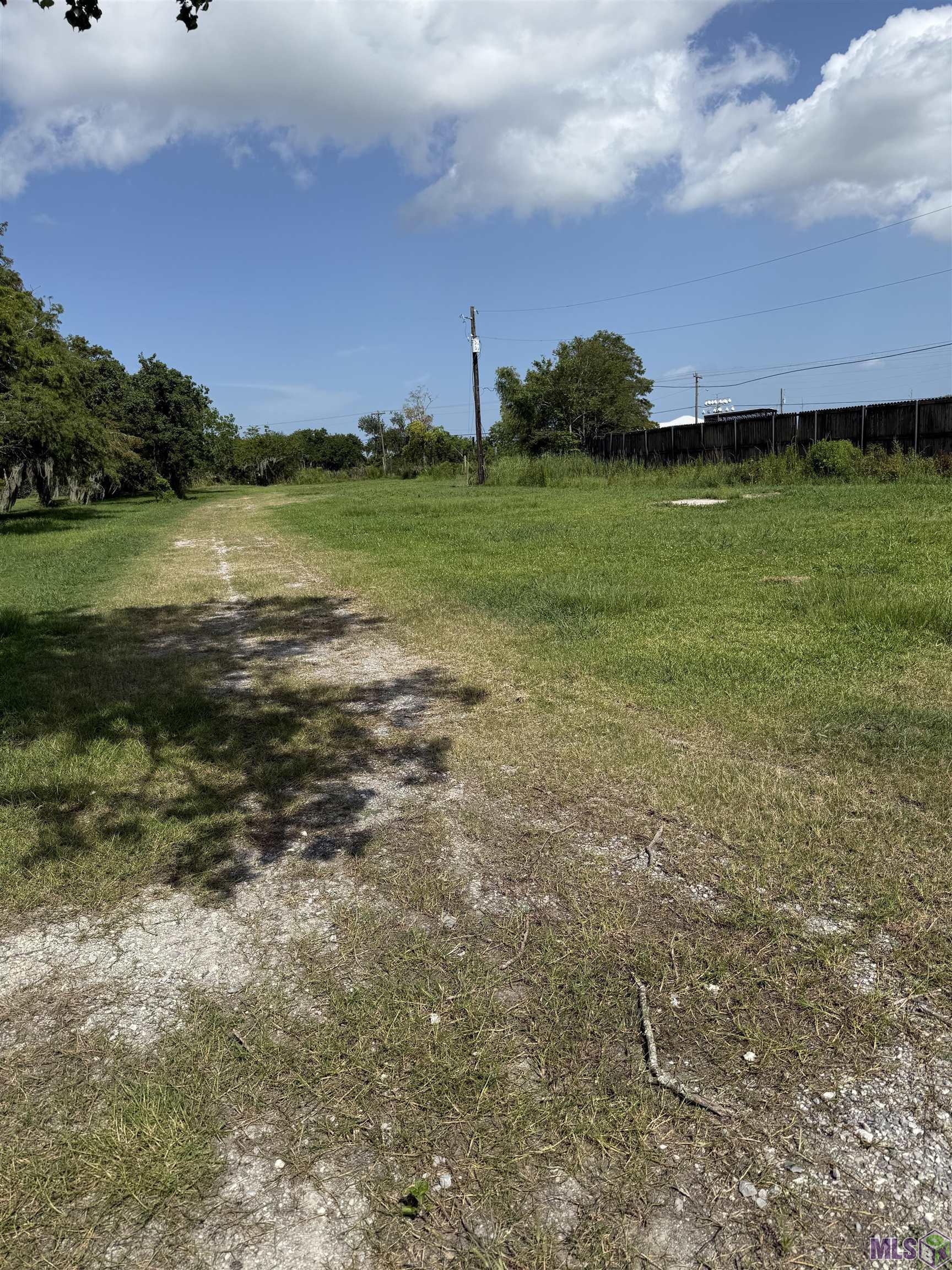 1557 Dr Beatrous Road Theriot, LA 70397 - Photo 2 of 5