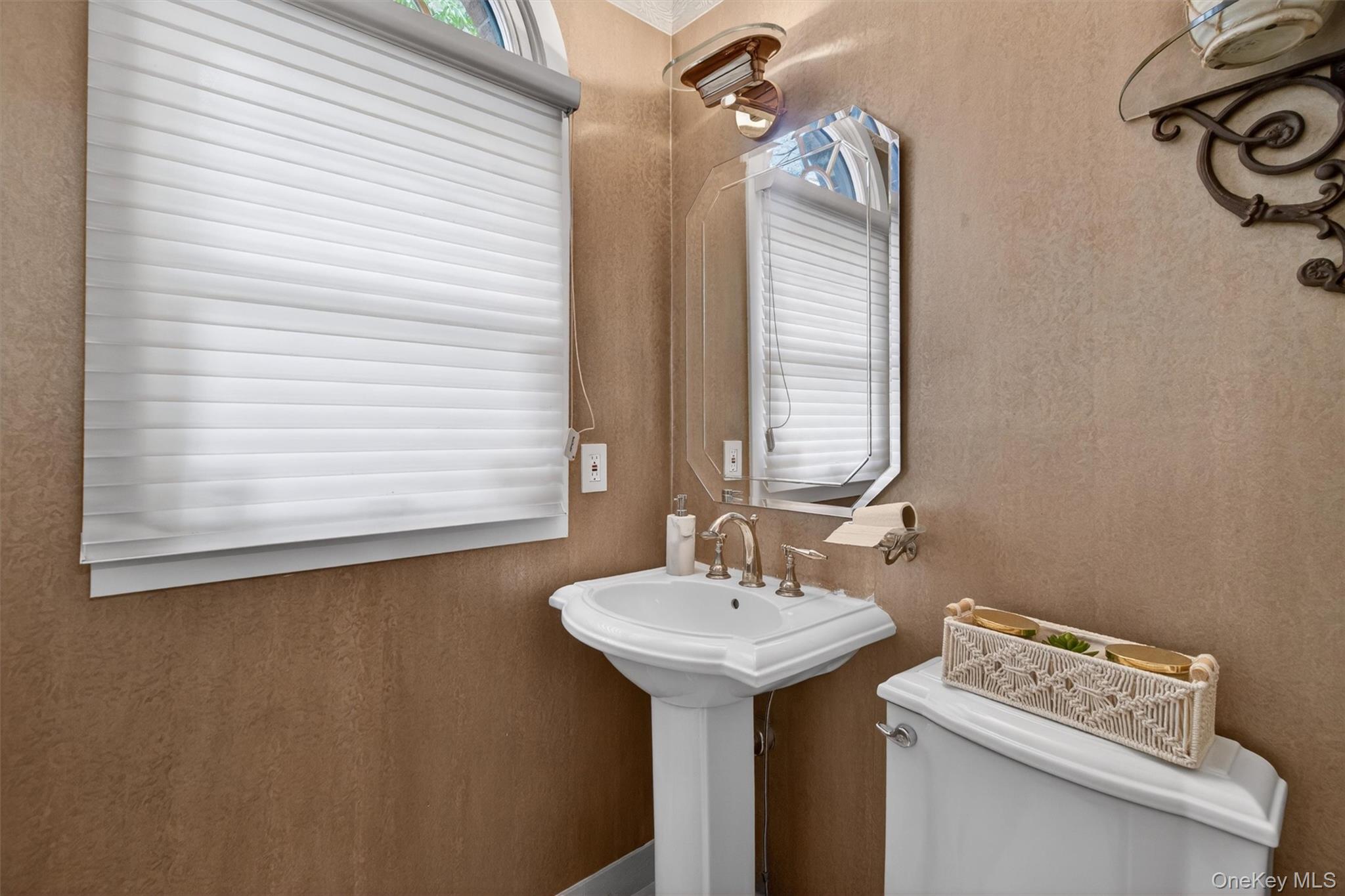 237 South Mountain Road New City, NY 10956 - Photo 24 of 49 Powder room