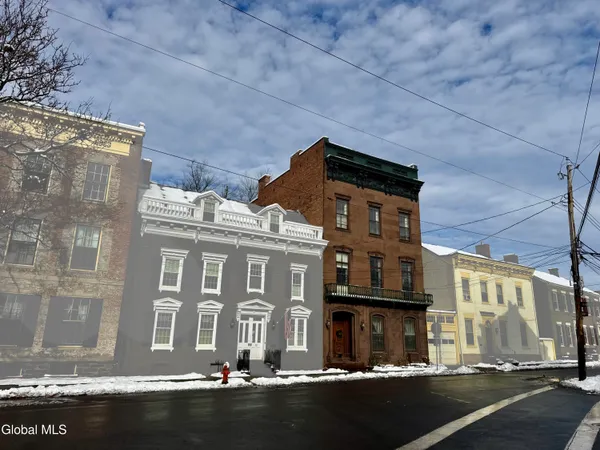 $2,395 | 21 Front Street, Unit 2, Schenectady, NY 12305