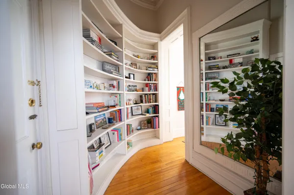 $2,395 | 21 Front Street, Unit 2, Schenectady, NY 12305