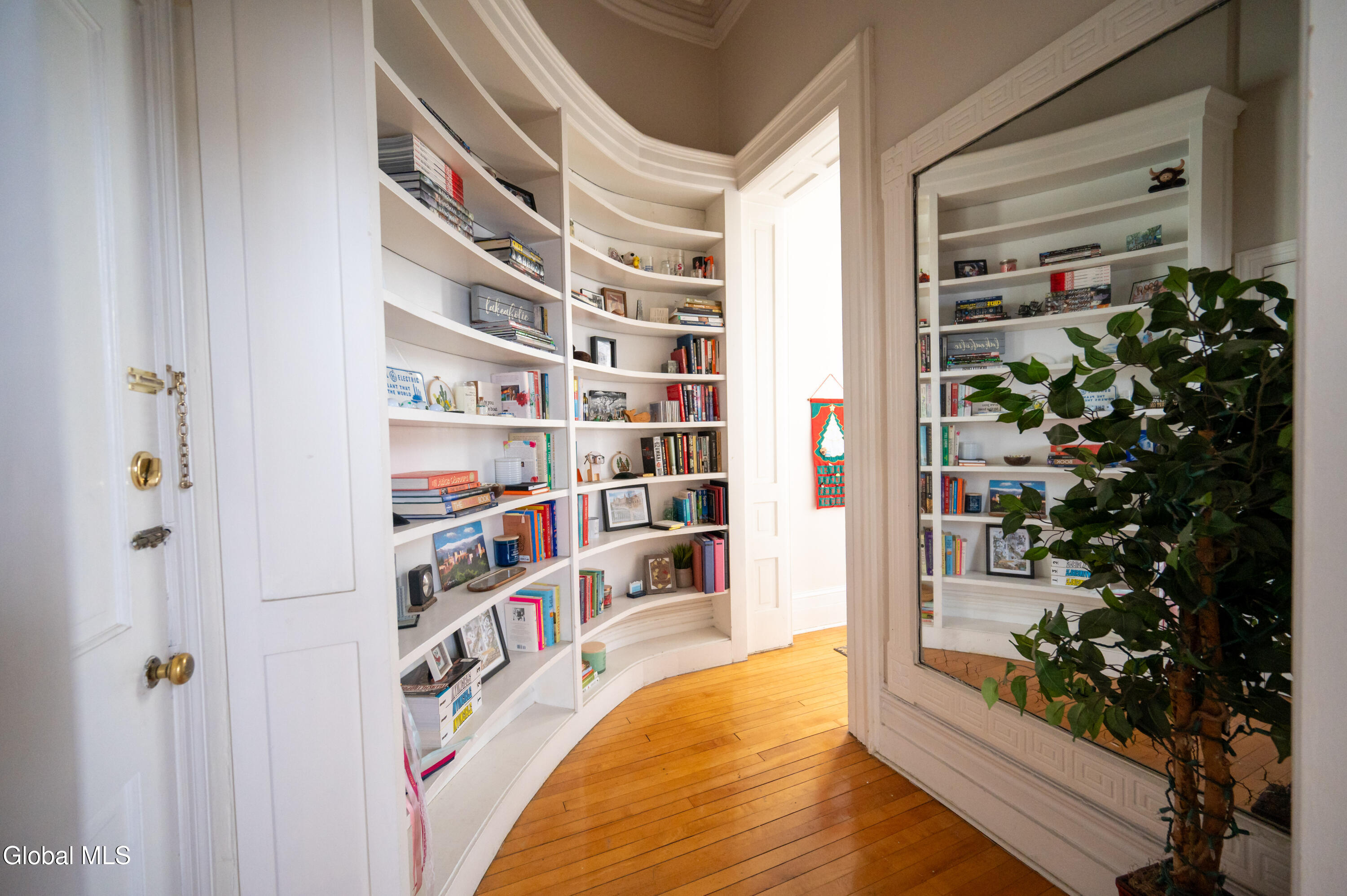 21 Front Street, Unit 2 Schenectady, NY 12305 - Photo 4 of 10 Z62_1697