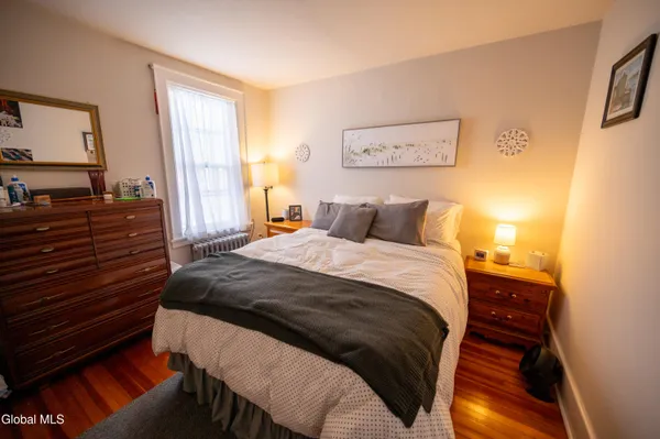 $2,395 | 21 Front Street, Unit 2, Schenectady, NY 12305