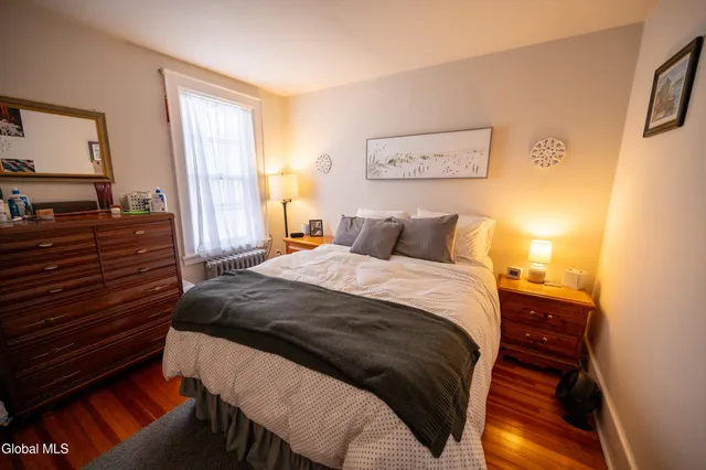 $2,395 | 21 Front Street, Unit 2, Schenectady, NY 12305