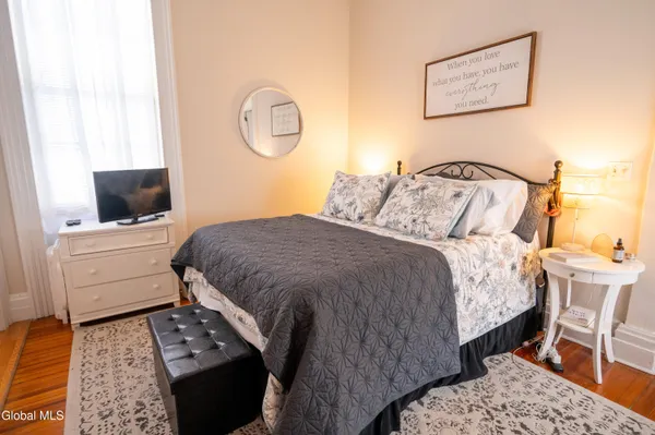 $2,395 | 21 Front Street, Unit 2, Schenectady, NY 12305