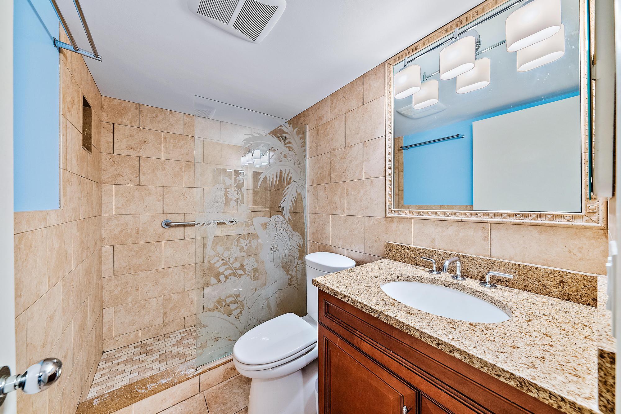 500 Ocean Trail Way, Unit 102 Jupiter, FL 33477 - Photo 19 of 25 Guest Bath