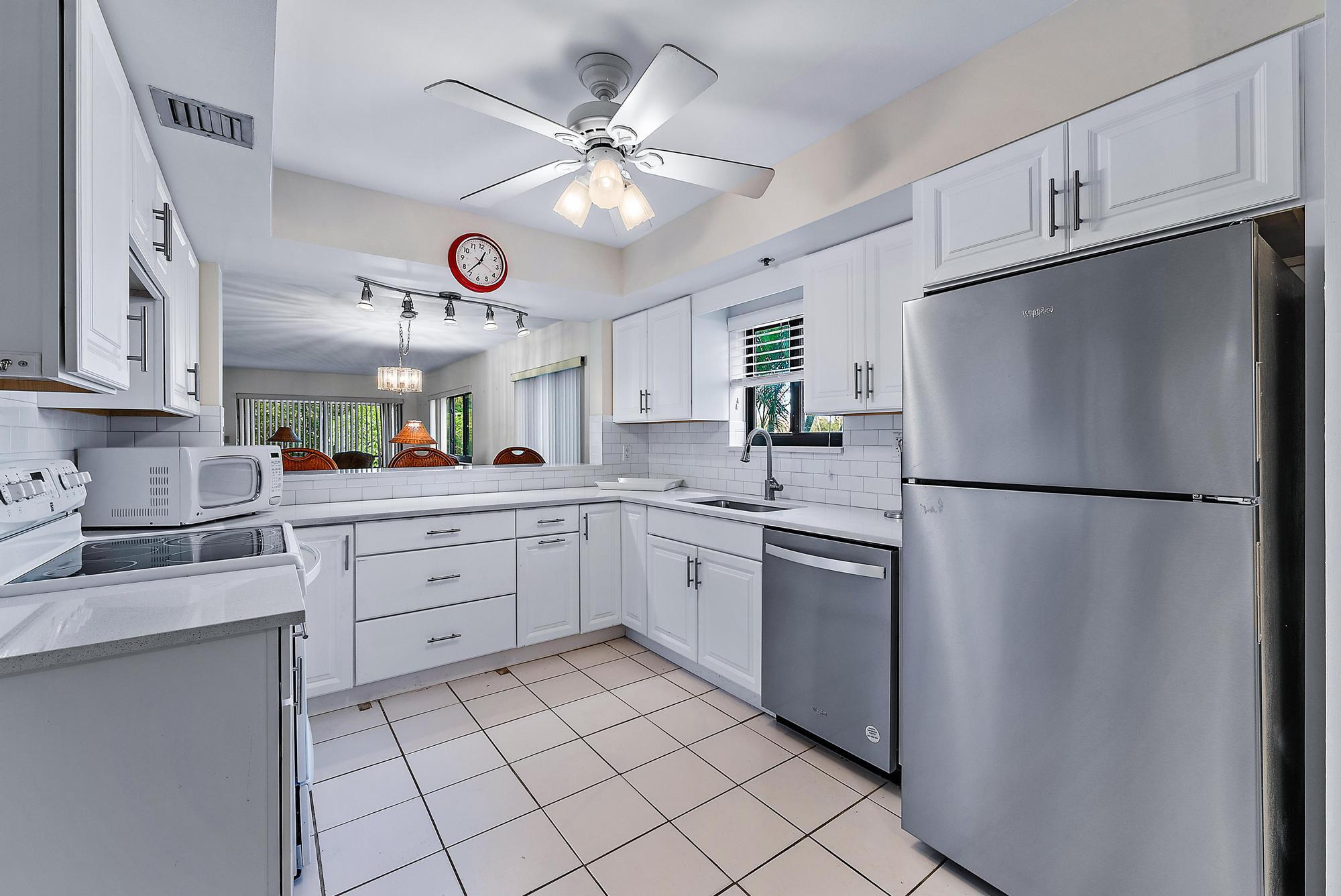 500 Ocean Trail Way, Unit 102 Jupiter, FL 33477 - Photo 6 of 25 Kitchen
