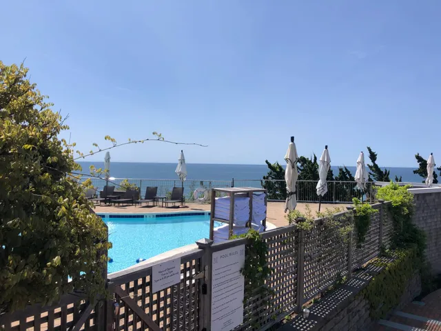 a view of a hallway with statue