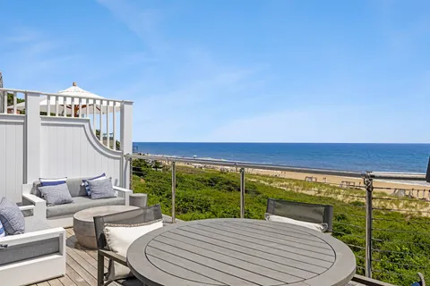 272 Old Montauk Highway, Unit SALT, Montauk, NY 11954