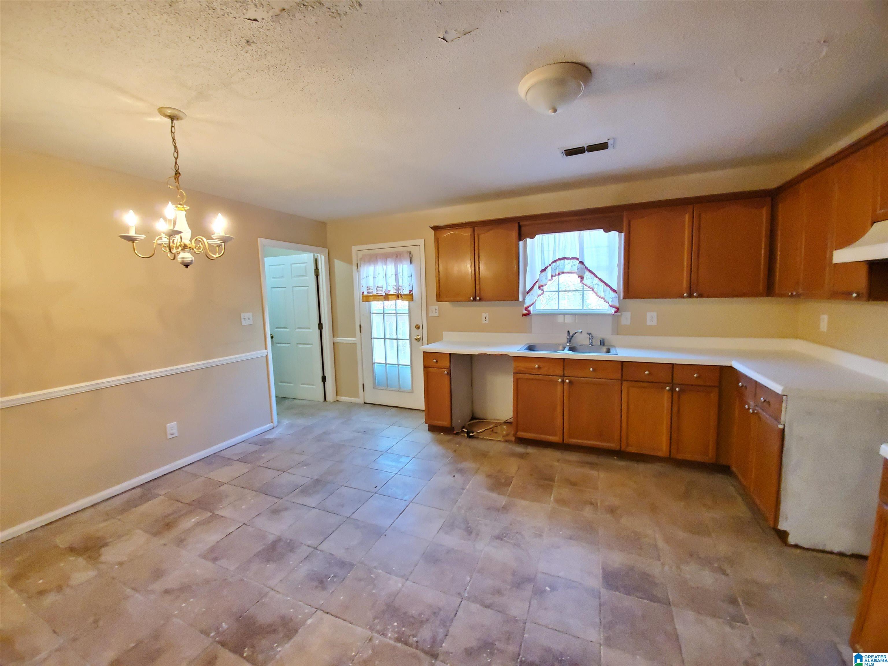 5004 Greenwood Road Southeast Bessemer, AL 35022 - Photo 6 of 17