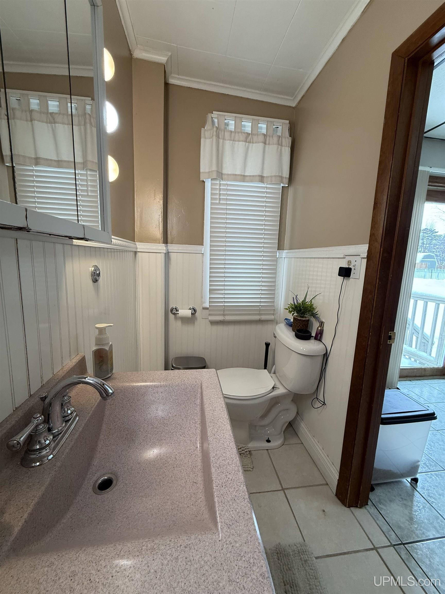 211 Wisconsin Avenue Gladstone, MI 49837 - Photo 10 of 36 Gallery Image 10