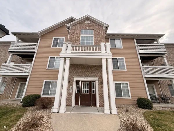 $174,900 | 6525 Emerald Hill Court, Unit 206, Indianapolis, IN 46237