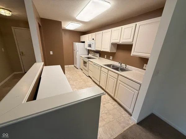 $174,900 | 6525 Emerald Hill Court, Unit 206, Indianapolis, IN 46237