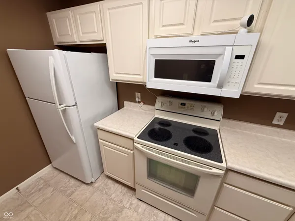 $174,900 | 6525 Emerald Hill Court, Unit 206, Indianapolis, IN 46237