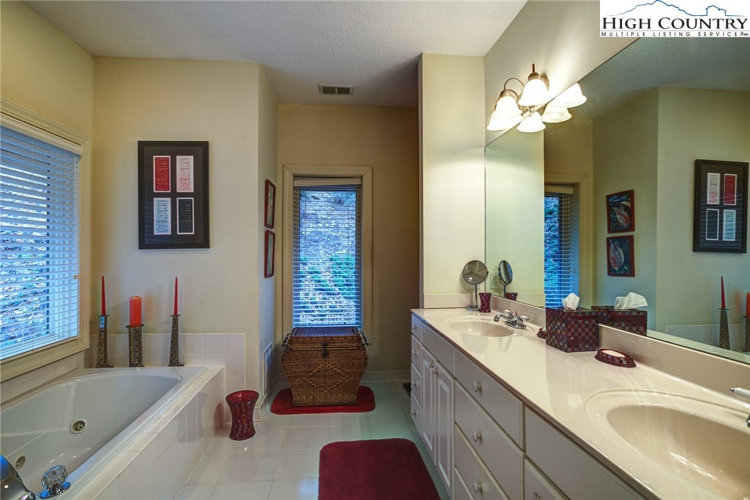 595 Chestnut Drive Boone, NC 28607 - Photo 16 of 27 Gallery Image 16