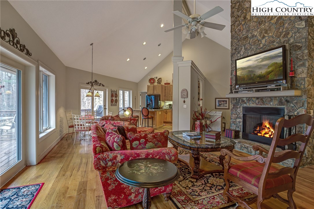 595 Chestnut Drive Boone, NC 28607 - Photo 4 of 27 Gallery Image 4