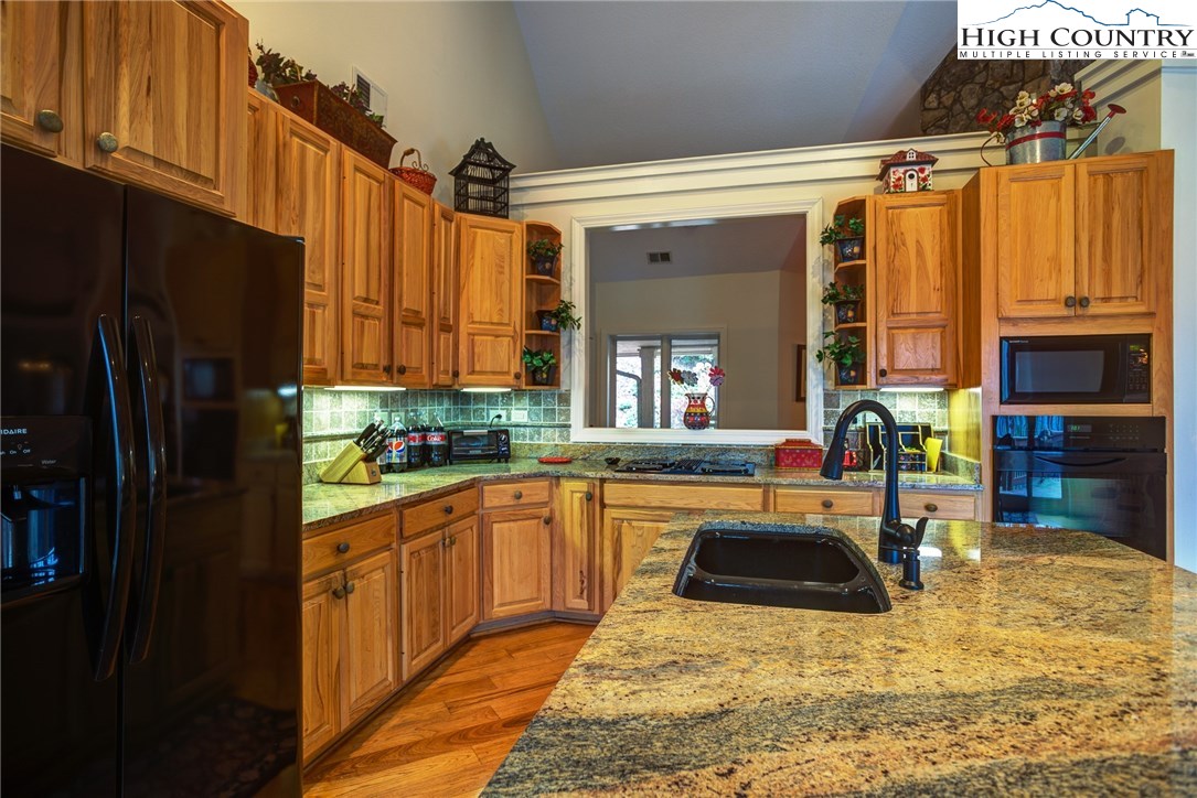 595 Chestnut Drive Boone, NC 28607 - Photo 9 of 27 Gallery Image 9