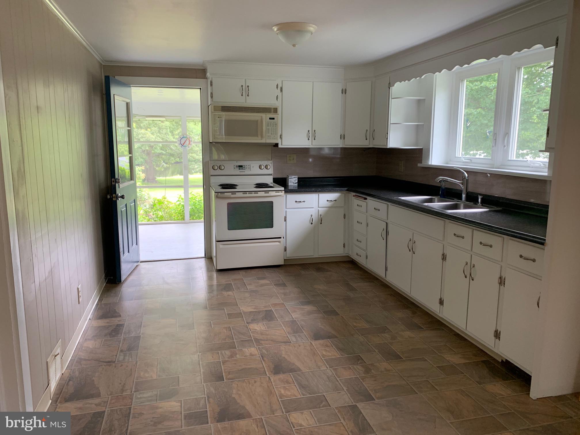 5 Taunton Road Medford, NJ 08055 - Photo 5 of 41