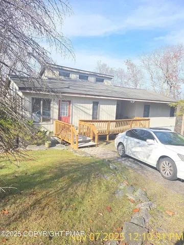 a view of a house with backyard and porch