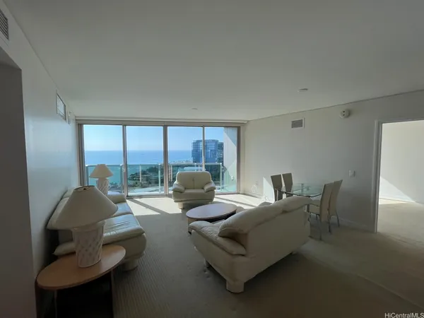 $4,700 | 1177 Queen Street, Unit 4404, Honolulu, HI 96814