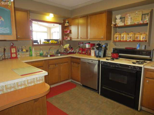 2138 Roland Avenue Flint, MI 48532 - Photo 8 of 18 21122177-7.JPG