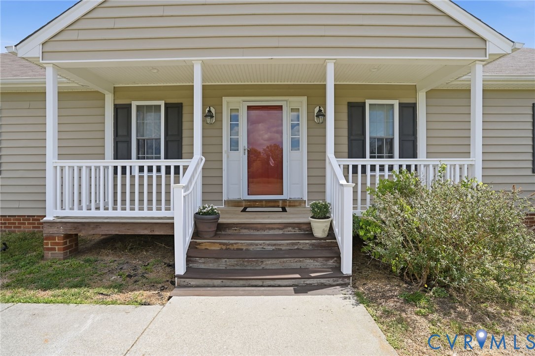 19012 Teman Road Beaverdam, VA 23015 - Photo 31 of 41 front view of a house