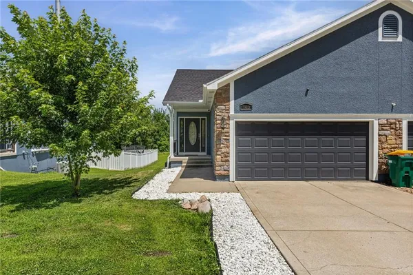 $279,000 | 163 Warner Avenue, Bonner Springs, KS 66012